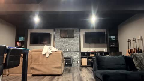 bigskinnyboyshh online show from January 30, 8:32 am