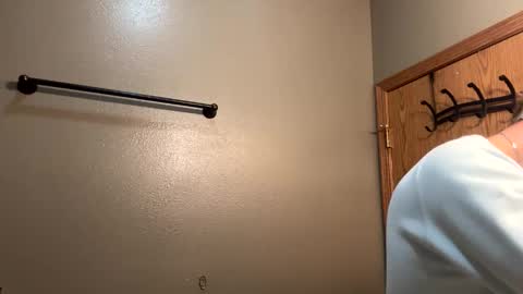 Snapshot of bigskinnyboyshh chatting on February 24, 4:32 am bigskinnyboyshh online show from February 24, 4:32 am