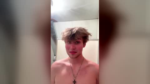 Snapshot of bigskinnyboyshh chatting on February 25, 5:39 am bigskinnyboyshh online show from February 25, 5:39 am