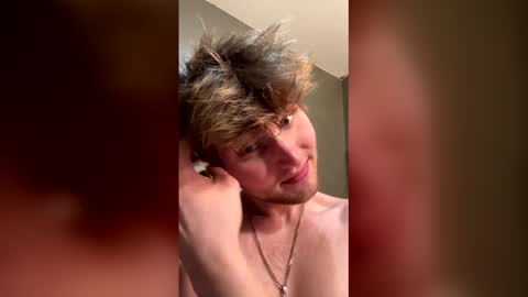 Snapshot of bigskinnyboyshh chatting on March 4, 12:49 am bigskinnyboyshh online show from March 4, 12:49 am