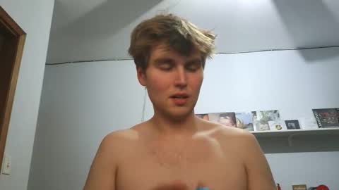 Snapshot of bigskinnyboyshh chatting on May 19, 10:27 pm bigskinnyboyshh online show from May 19, 10:27 pm