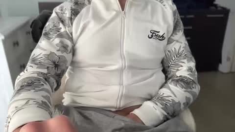 Snapshot of bigsong78 chatting on April 28, 8:41 am BigHardCock horny Balearic Islands online show from April 28, 8:41 am
