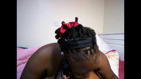 Snapshot of bigtittyslut_ chatting on October 7, 12:35 pm bigtittyslut_ online show from October 7, 12:35 pm