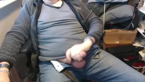 Snapshot of bigtone2_1968 chatting on November 27, 8:27 am bigtone2_1968 online show from November 27, 8:27 am