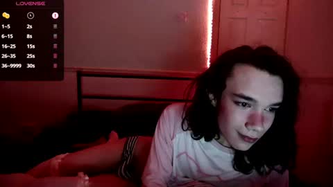 straything online show from June 11, 8:40 pm