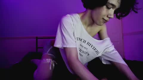 straything online show from July 6, 11:18 pm