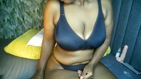 Snapshot of bigyybigy chatting on March 2, 4:03 am bigyybigy online show from March 2, 4:03 am