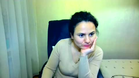 Snapshot of bililay chatting on May 15, 12:06 am DOM NIKA online show from May 15, 12:06 am