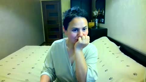 Snapshot of bililay chatting on May 18, 9:31 pm DOM NIKA online show from May 18, 9:31 pm
