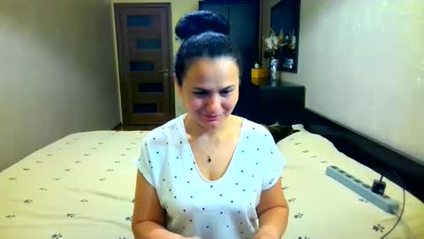 Snapshot of bililay chatting on May 20, 9:43 pm DOM NIKA online show from May 20, 9:43 pm