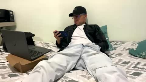 Snapshot of billy_magteo chatting on July 27, 1:23 am billy_magteo online show from July 27, 1:23 am