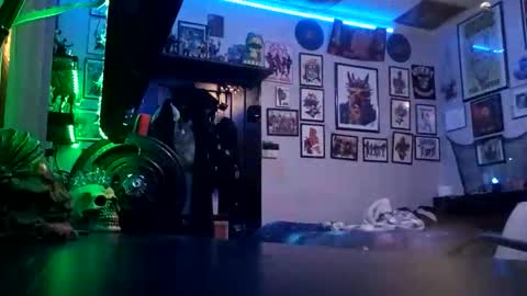 billygunn13 online show from December 13, 10:37 pm