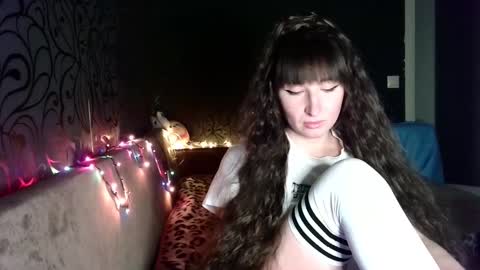 Snapshot of birdie_kiss chatting on February 17, 8:15 pm birdie_kiss online show from February 17, 8:15 pm