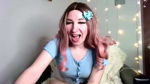 Snapshot of birdie_kiss chatting on March 2, 6:04 pm birdie_kiss online show from March 2, 6:04 pm