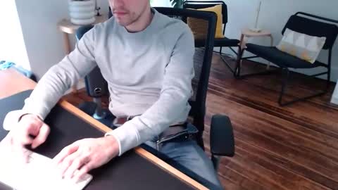 Snapshot of bisexy_man chatting on January 13, 3:39 pm bisexy_man online show from January 13, 3:39 pm