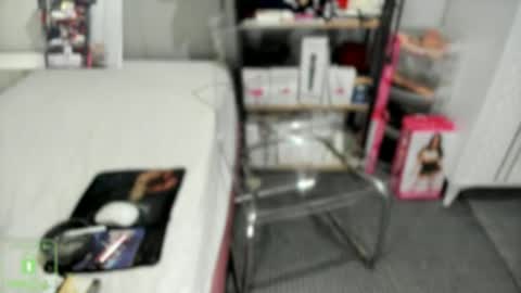 bisex woman online show from December 14, 6:23 pm