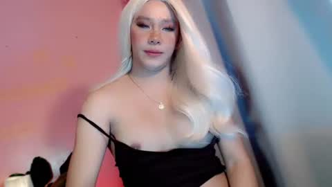 YOUR QUEEN online show from June 5, 6:52 am