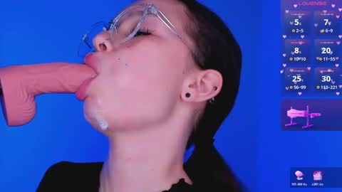 Snapshot of bitchpeace_ chatting on November 8, 5:23 pm Diana online show from November 8, 5:23 pm