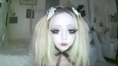 vampire fang  online show from April 15, 6:15 pm