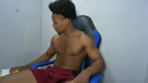 Snapshot of black_dicck chatting on July 2, 3:45 am tu morenito online show from July 2, 3:45 am
