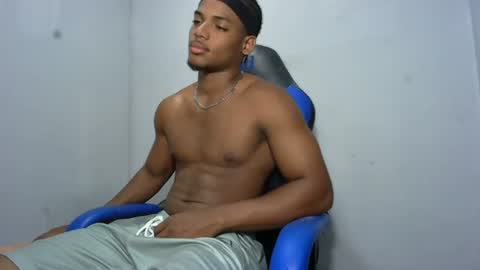 Snapshot of black_dicck chatting on July 20, 1:20 am tu morenito online show from July 20, 1:20 am