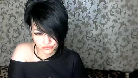 black_hot_01 online show from October 5, 11:46 pm