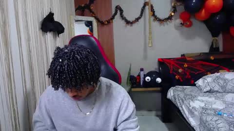 black_king_241 online show from October 27, 2:37 am