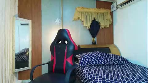 Snapshot of black_king_241 chatting on February 18, 3:02 am black_king_241 online show from February 18, 3:02 am