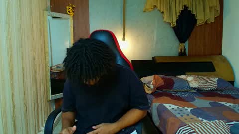 Snapshot of black_king_241 chatting on April 6, 3:37 am black_king_241 online show from April 6, 3:37 am