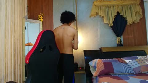 Snapshot of black_king_241 chatting on April 12, 9:20 pm black_king_241 online show from April 12, 9:20 pm