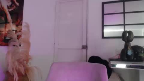 Snapshot of black_latina1 chatting on October 25, 3:18 pm luisa online show from October 25, 3:18 pm