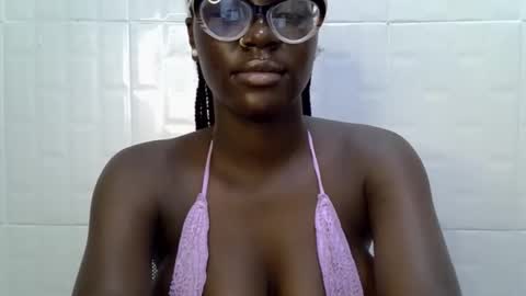 Snapshot of black_petitqueen12 chatting on November 6, 9:32 am BLACK online show from November 6, 9:32 am