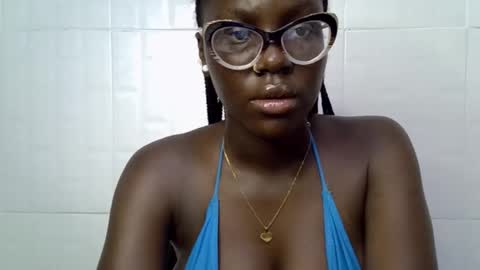 Snapshot of black_petitqueen12 chatting on November 7, 9:31 am BLACK online show from November 7, 9:31 am