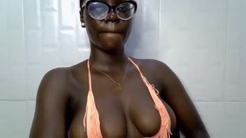 Snapshot of black_petitqueen12 chatting on November 8, 9:42 am BLACK online show from November 8, 9:42 am