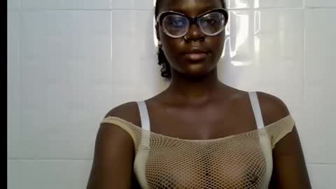Snapshot of black_petitqueen12 chatting on November 16, 6:57 pm BLACK online show from November 16, 6:57 pm