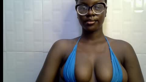 Snapshot of black_petitqueen12 chatting on November 30, 1:26 pm BLACK online show from November 30, 1:26 pm