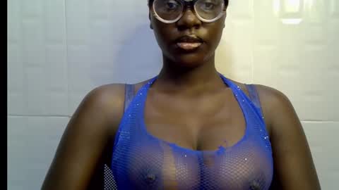 Snapshot of black_petitqueen12 chatting on December 1, 7:02 am BLACK online show from December 1, 7:02 am