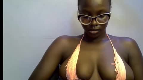 Snapshot of black_petitqueen12 chatting on December 14, 8:52 am BLACK online show from December 14, 8:52 am