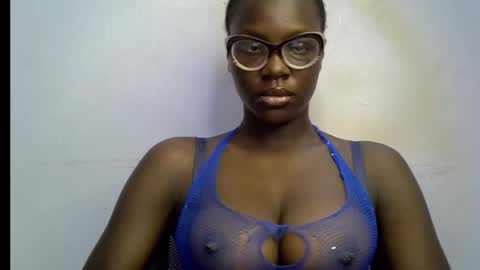 Snapshot of black_petitqueen12 chatting on December 16, 7:02 am BLACK online show from December 16, 7:02 am