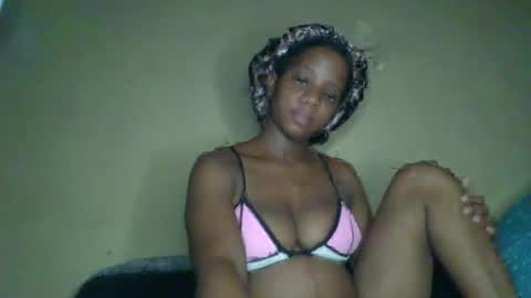 Snapshot of black_queen0111254 chatting on April 18, 4:05 am Blackqueen online show from April 18, 4:05 am