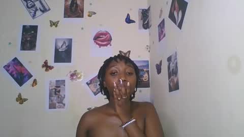 Snapshot of black_rosey chatting on January 16, 1:53 am veraa online show from January 16, 1:53 am