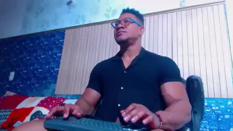 duglas online show from April 5, 8:39 pm