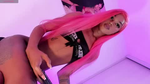 Snapshot of black_thifanny1 chatting on April 29, 1:26 pm black_thifanny1 online show from April 29, 1:26 pm