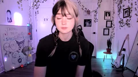 Ella online show from March 2, 10:11 am