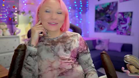 Snapshot of blackedbarbie chatting on February 13, 7:31 pm Alice online show from February 13, 7:31 pm
