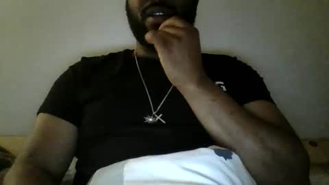 luis online show from April 25, 10:51 pm