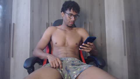 Snapshot of blackguy720 chatting on December 7, 3:41 pm Blackguy720 online show from December 7, 3:41 pm