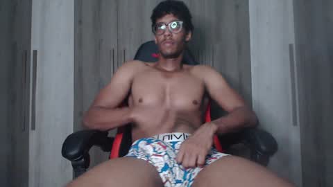 Snapshot of blackguy720 chatting on December 21, 3:03 am Blackguy720 online show from December 21, 3:03 am