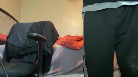 Snapshot of blackjag107 chatting on February 19, 2:40 am blackjag107 online show from February 19, 2:40 am