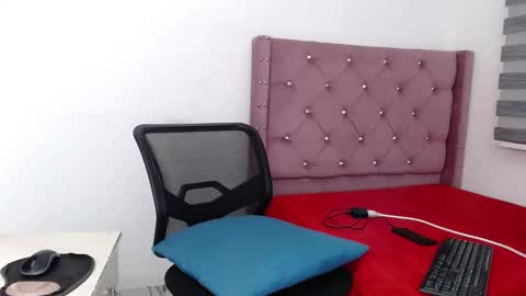 Twtter 1MikeBeckford            Onlyfns beckfordmike online show from December 19, 2:18 am